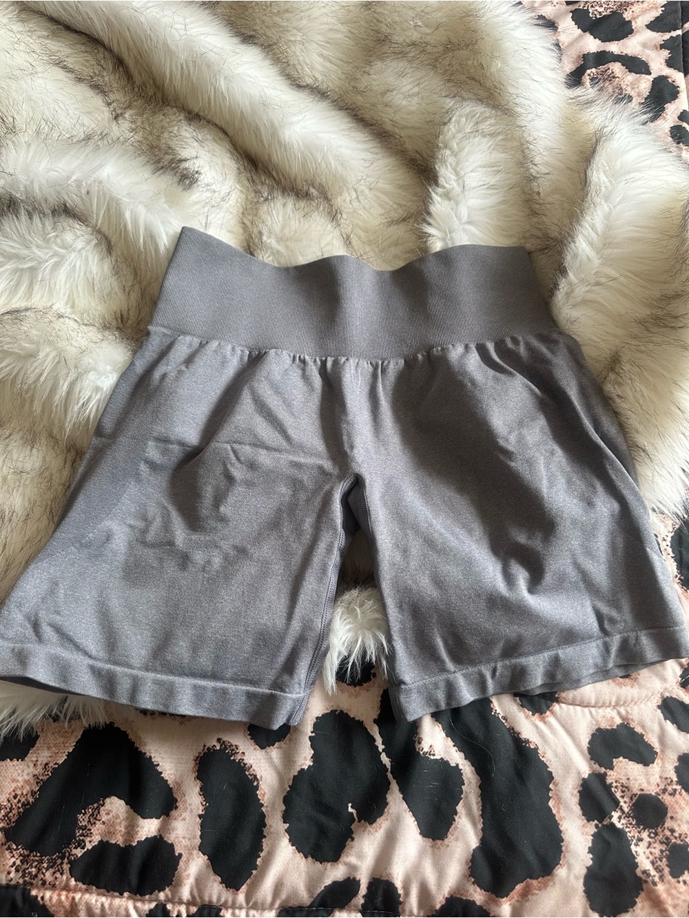NVGTN Grey Mid Rise Contour Seamless Shorts